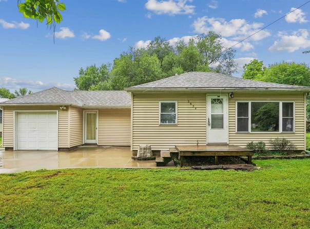 2634 Cedar Terrace Drive, Waterloo, IA 50701