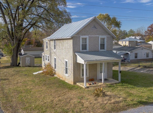 2005 Cedar Ave, Buena Vista, VA 24416