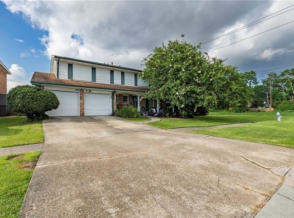 801 GINETTE Drive, Gretna, LA 70056