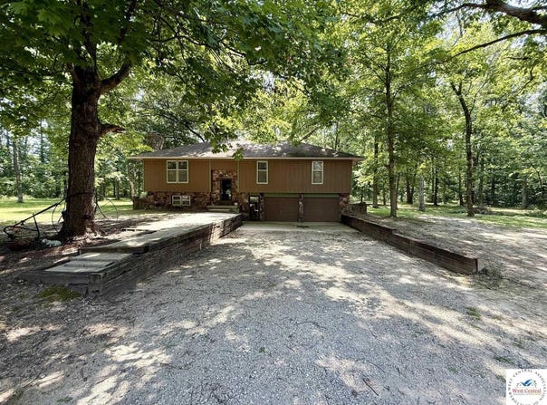 910 NE 301 Road, Calhoun, MO 65323