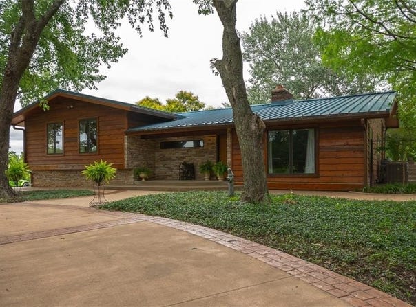 364 E 1600 Road, Baldwin City, KS 66006