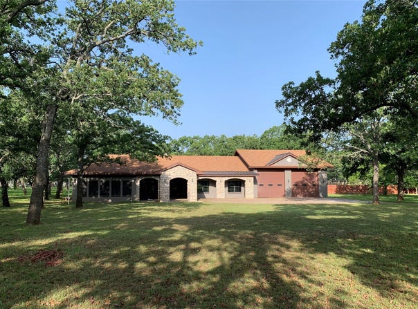 162 Eastledge Drive, Graham, TX 76450
