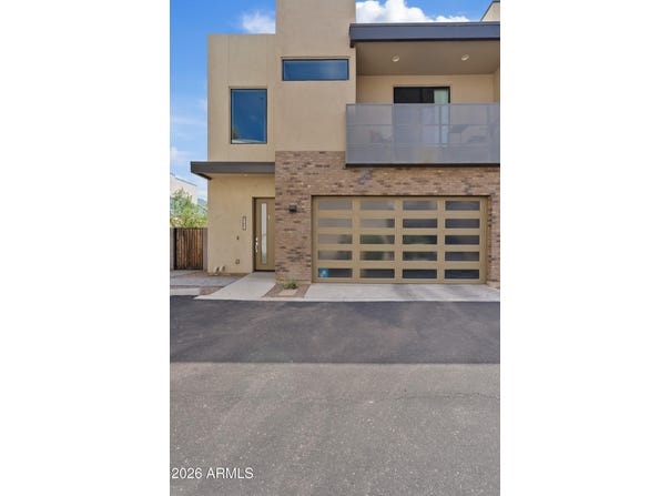 901 S SMITH Road, Tempe, AZ 85281