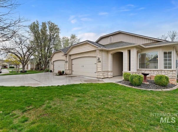 356 S Golden Eagle Lane, Eagle, ID 83616