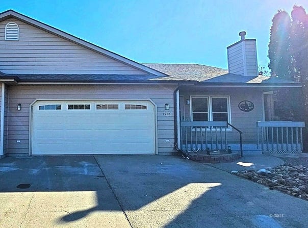 1922 Wyoming Ave, Glendive, MT 59330