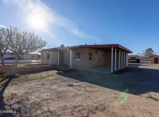 1220 W Hall Avenue, Las Cruces, NM 88005