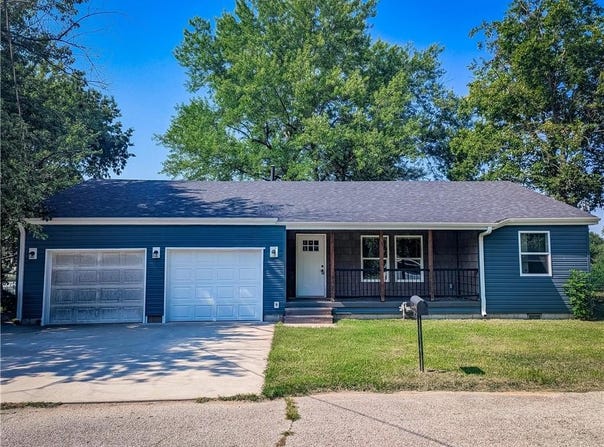104 E 2nd Street, Lamar, MO 64759