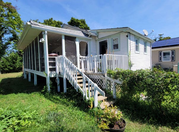 225 E Delaware Parkway, Villas, NJ 08251