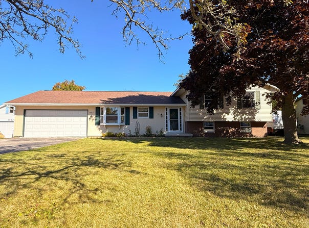 1017 S State St, St. Ignace, MI 49781