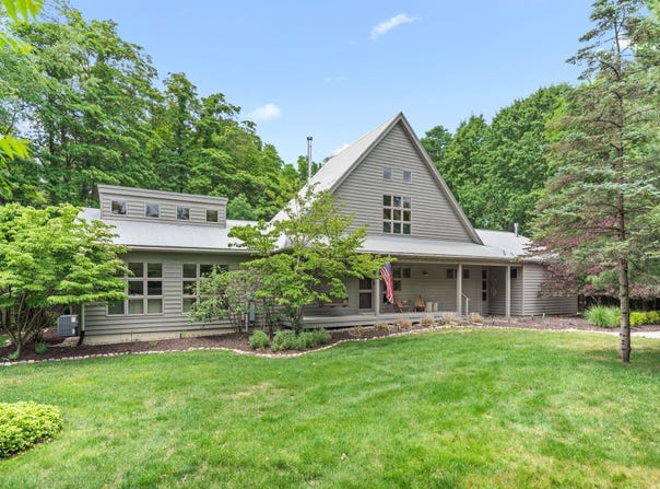 13670 Cottonwood Lane, Harbert, MI 49115