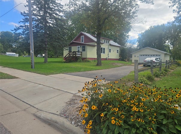 307 E Begley Street, Greenwood, WI 54437