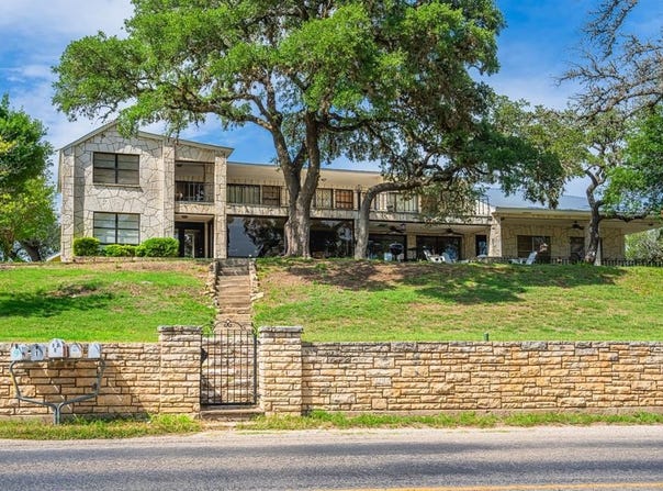 1120 Hwy 39, Ingram, TX 78025