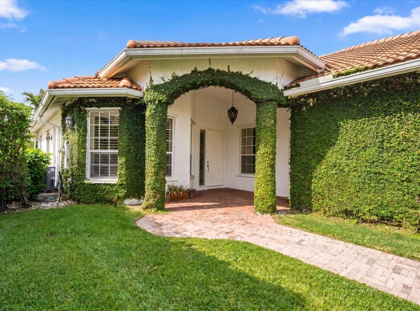 2920 Twin Oaks Way, Wellington, FL 33414