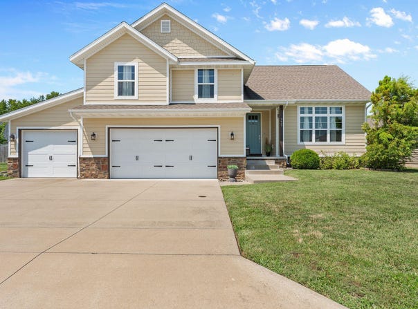 3467 S Valley View Drive, Springfield, MO 65807