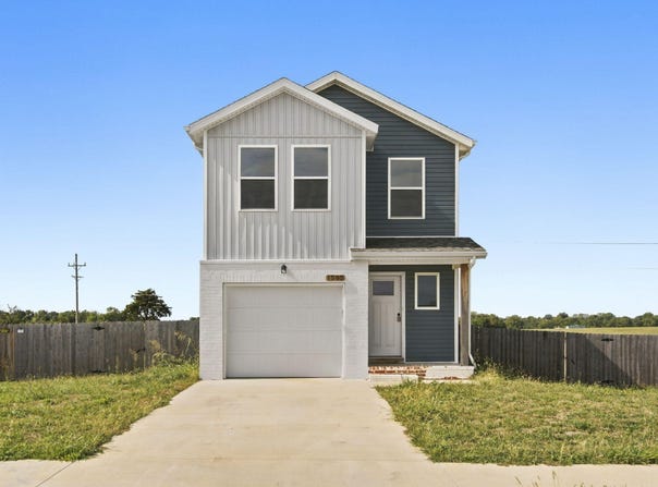 1202 E Perry Street, Republic, MO 65738