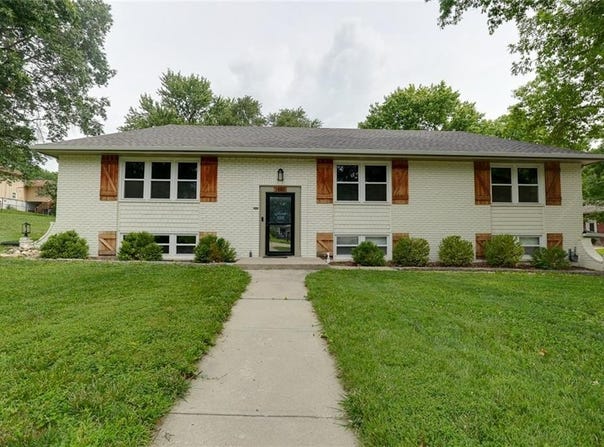 1400 NANCY Lane, Liberty, MO 64068