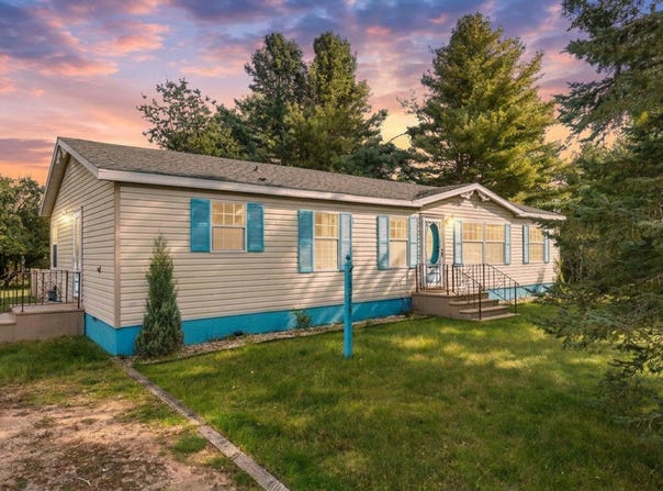 1011 S 30th Street, Escanaba, MI 49829