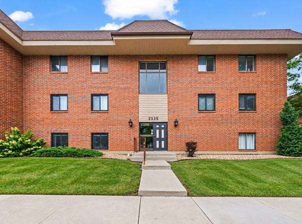2335 S Main Street, Lombard, IL 60148