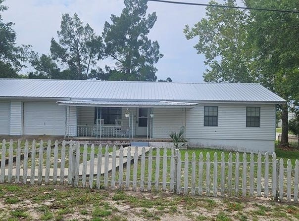 711 Nw Ave C, Carrabelle, FL 32322