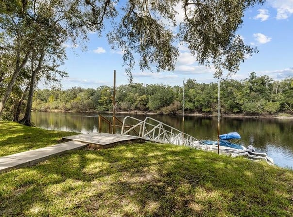 1069 SE Suwannee Trl, Branford, FL 32008