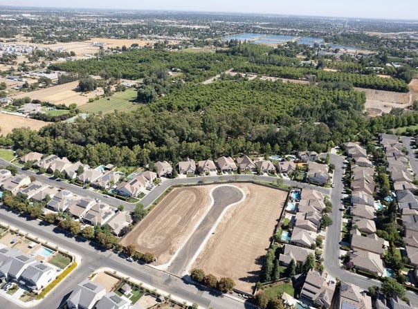 1782 N Preuss Avenue, Clovis, CA 93619