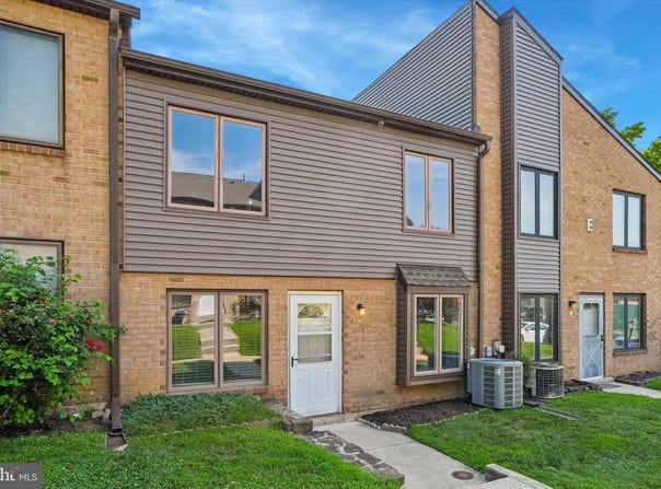 5200 HILLTOP DR #E17, BROOKHAVEN, PA 19015