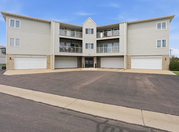 4609 S Oxbow Ave, Sioux Falls, SD 57106