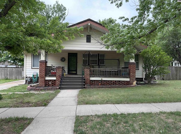 523 W 3rd St, Pratt, KS 67124