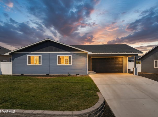 609 Eagle Nest Dr, Granger, WA 98932