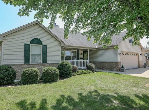 6652 S Scenic Ct, Franklin, WI 53132