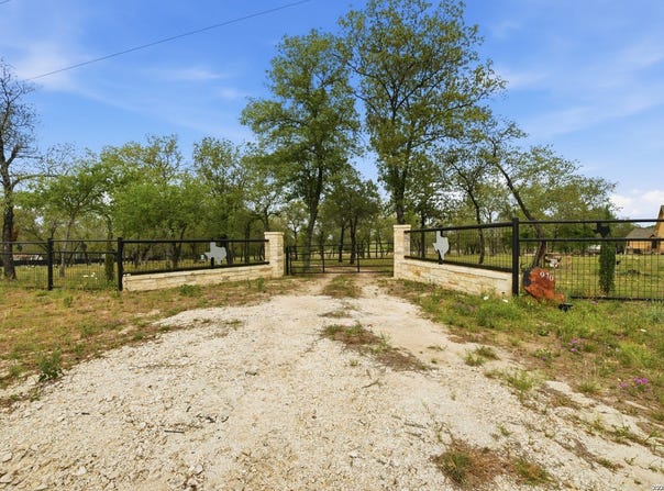 970 STEVENS RD, Somerset, TX 78069