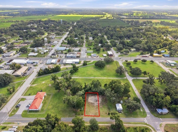 103 SW 2nd St, Chiefland, FL 32626