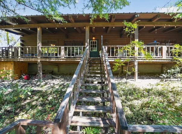 648 Bluff Creek Rd, Leakey, TX 78873