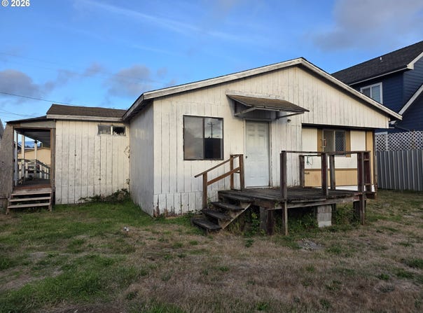 115 N 12TH St, Lakeside, OR 97449