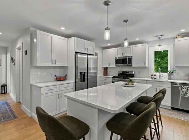 24 Locust St, Salisbury, MA 01952