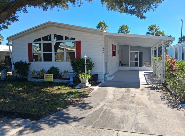 586 Sundrop Cir, Ruskin, FL 33570