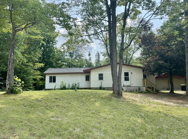 2193 Chemin De La Montagne, Wolverine, MI 49799