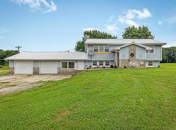 6527 SE Smith Road, Cameron, MO 64429