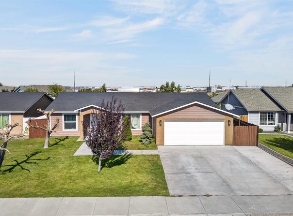 3805 Estrella dr, Pasco, WA 99301