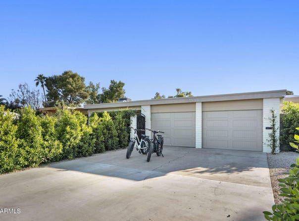 2811 E CORRINE Drive, Phoenix, AZ 85032