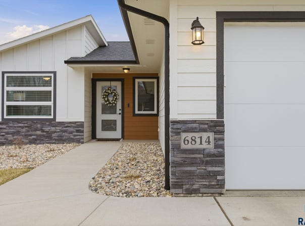 6814 W 5th St, Sioux Falls, SD 57107