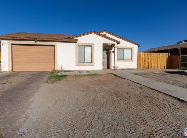 208 Paseo De Su Alteza, Calexico, CA 92231