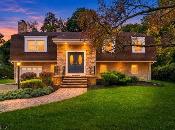 61 Geoffrey Way, Wayne Twp., NJ 07470-2038