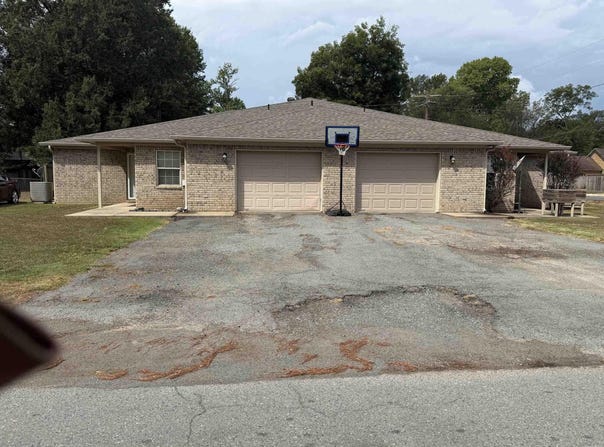 1302 S Leslie Street, Stuttgart, AR 72160-0000