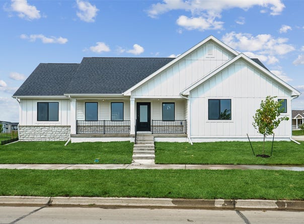 4324 Westgate Parkway, Clive, IA 50325