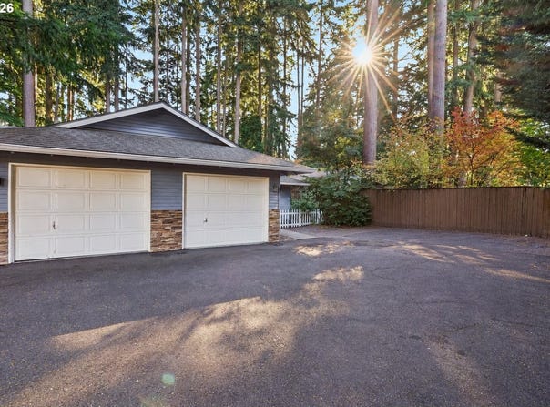12380 SW WALNUT St, Tigard, OR 97223