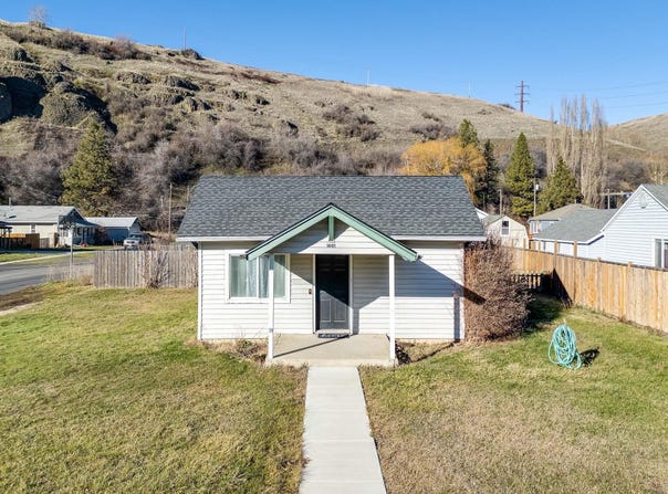 1601 N Cedar St, Colfax, WA 99111-9713