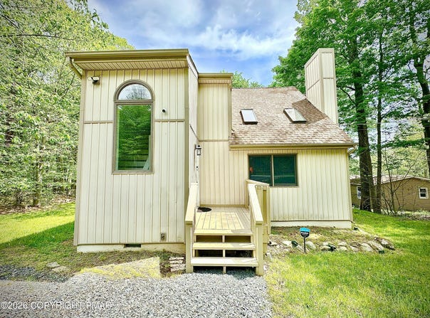 2103 Rosemont Drive, Tobyhanna, PA 18466