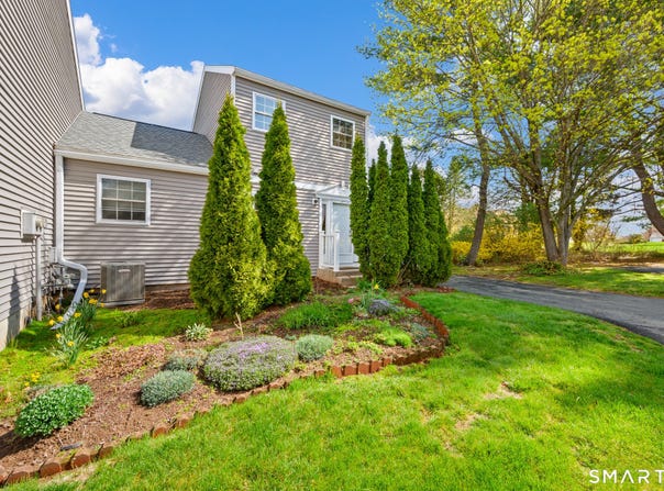 10 Linden Court, Bloomfield, CT 06002