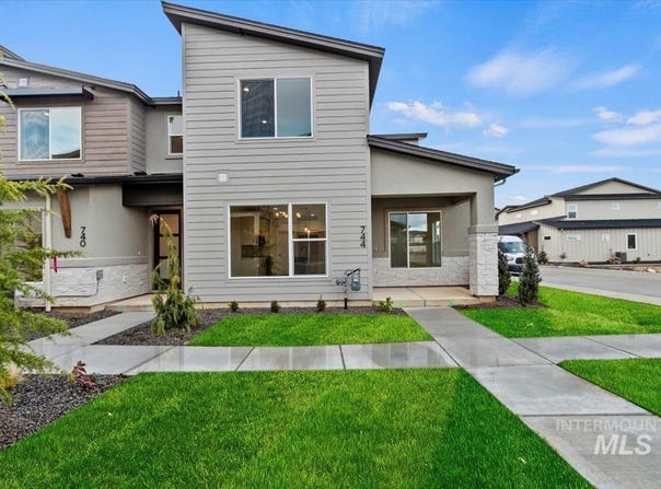 744 S Calhoun Lane, Star, ID 83669